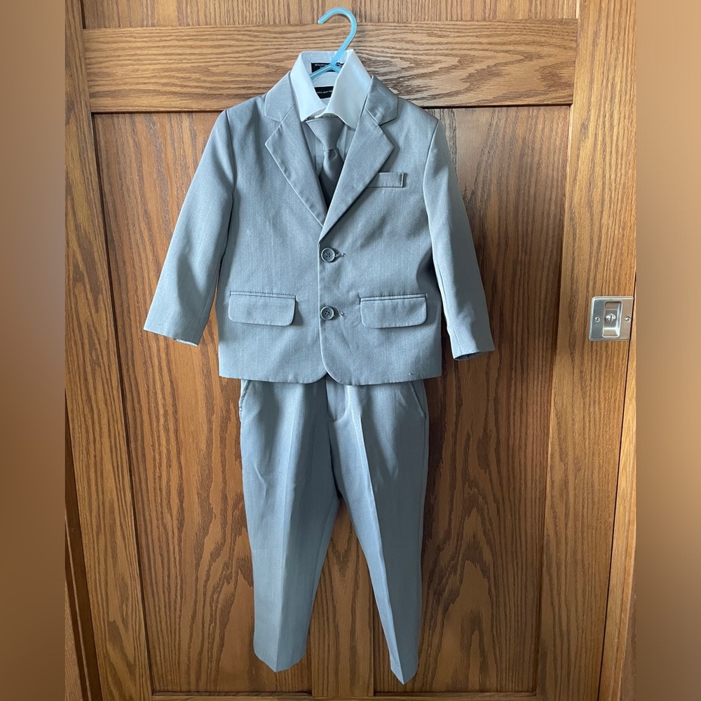Gray toddler suit/tuxedo size 3t